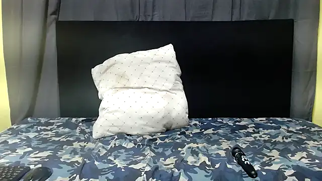 DarkBubble18 online show from October 10, 9:03 pm
