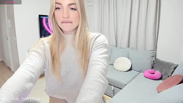 nicole blueberry online show from October 19, 4:18 pm