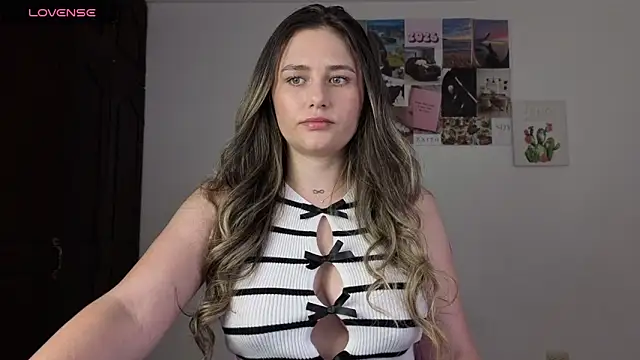 Snapshot of Veronika__Winslow_ chatting on May 26, 5:47 am Veronika Winslow online show from May 26, 5:47 am