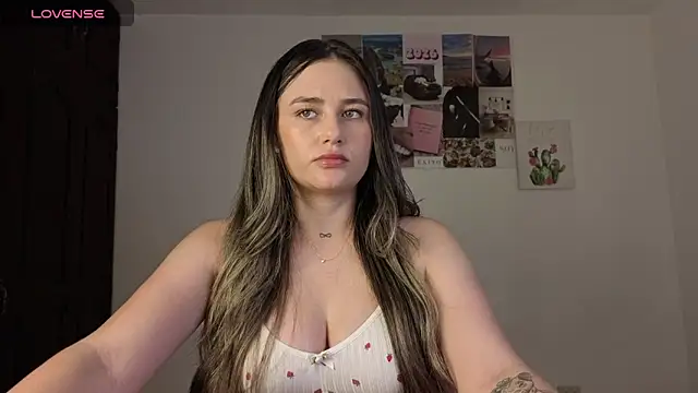 Snapshot of Veronika__Winslow_ chatting on May 28, 5:16 am Veronika Winslow online show from May 28, 5:16 am