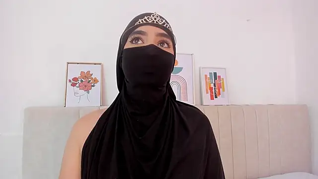 nayiraa  online show from February 6, 2:05 am