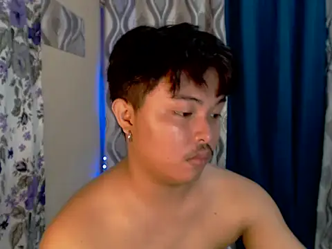 Snapshot of Lustfulljohnx chatting on June 19, 12:53 pm Lustfulljohnx online show from June 19, 12:53 pm