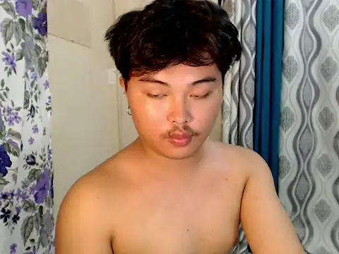 Snapshot of Lustfulljohnx chatting on June 20, 11:24 am Lustfulljohnx online show from June 20, 11:24 am