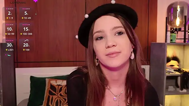 Snapshot of Alison_kisss chatting on April 21, 9:50 pm Alison kisss online show from April 21, 9:50 pm