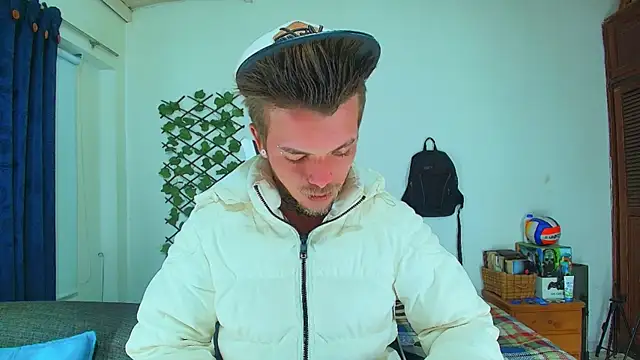 Snapshot of Gold_Loyal77 chatting on October 9, 4:10 am Gold Loyal77 online show from October 9, 4:10 am