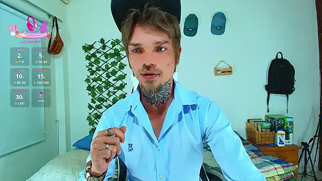 Snapshot of Gold_Loyal77 chatting on February 7, 1:09 am Gold Loyal77 online show from February 7, 1:09 am