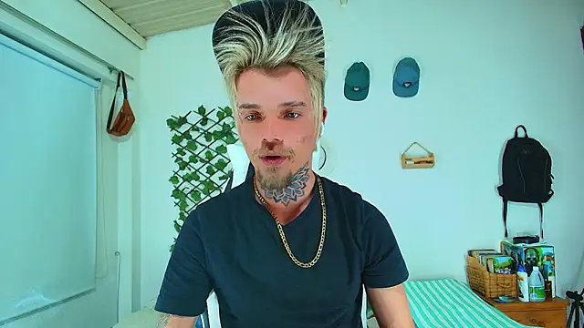 Snapshot of Gold_Loyal77 chatting on February 16, 7:15 am Gold Loyal77 online show from February 16, 7:15 am