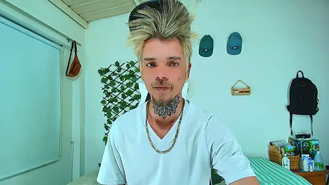 Snapshot of Gold_Loyal77 chatting on February 23, 1:58 am Gold Loyal77 online show from February 23, 1:58 am