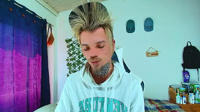 Snapshot of Gold_Loyal77 chatting on February 26, 3:11 pm Gold Loyal77 online show from February 26, 3:11 pm