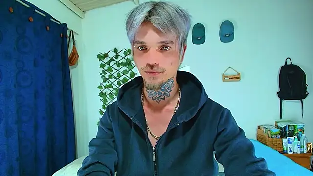 Snapshot of Gold_Loyal77 chatting on March 3, 1:01 am Gold Loyal77 online show from March 3, 1:01 am