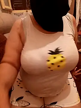 Snapshot of mayakhalyfaa chatting on September 13, 9:42 am mayakhalyfaa online show from September 13, 9:42 am