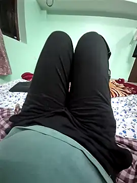 Snapshot of sweety_salini1 chatting on August 4, 5:26 pm sweety salini1 online show from August 4, 5:26 pm