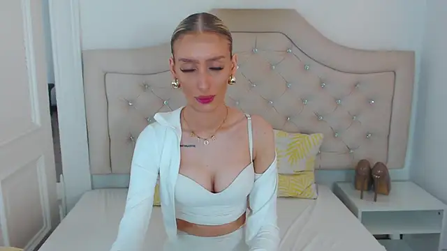 Snapshot of NatalieSensual chatting on April 23, 8:46 am NatalieSensual online show from April 23, 8:46 am