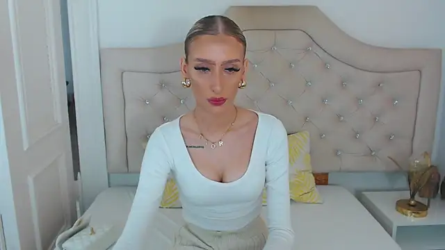 Snapshot of NatalieSensual chatting on May 15, 9:49 am NatalieSensual online show from May 15, 9:49 am