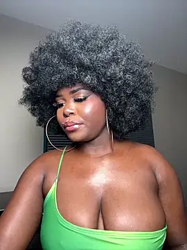 WomanNextdoor1 online show from March 28, 8:25 am