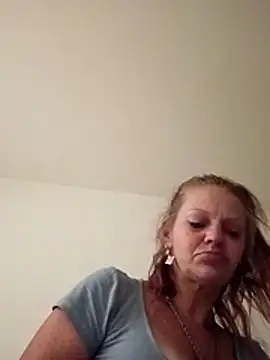 IrishGoddess69247 online show from February 24, 9:40 am