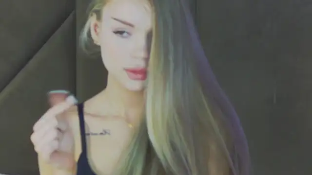 Snapshot of MarilynNova chatting on April 25, 4:26 am MarilynNova online show from April 25, 4:26 am