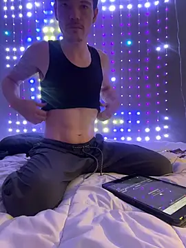 SalemStratton online show from November 1, 8:44 pm