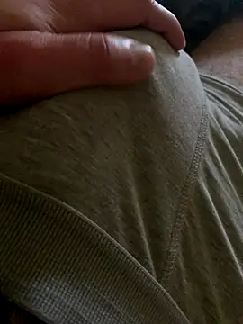 Snapshot of MuzzyFacing chatting on November 25, 11:43 am MuzzyFacing online show from November 25, 11:43 am