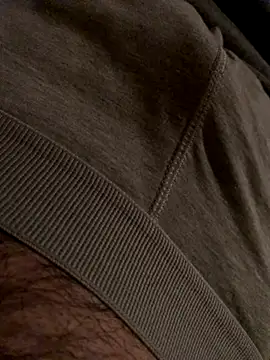 Snapshot of MuzzyFacing chatting on November 27, 10:23 pm MuzzyFacing online show from November 27, 10:23 pm