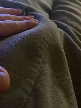 Snapshot of MuzzyFacing chatting on November 30, 9:13 am MuzzyFacing online show from November 30, 9:13 am