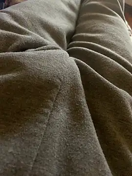 Snapshot of MuzzyFacing chatting on February 6, 1:47 pm MuzzyFacing online show from February 6, 1:47 pm