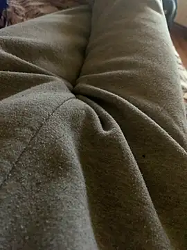 Snapshot of MuzzyFacing chatting on February 7, 1:26 pm MuzzyFacing online show from February 7, 1:26 pm