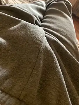 Snapshot of MuzzyFacing chatting on April 7, 10:59 am MuzzyFacing online show from April 7, 10:59 am