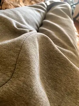 Snapshot of MuzzyFacing chatting on April 8, 12:16 pm MuzzyFacing online show from April 8, 12:16 pm