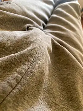 Snapshot of MuzzyFacing chatting on April 9, 12:54 pm MuzzyFacing online show from April 9, 12:54 pm