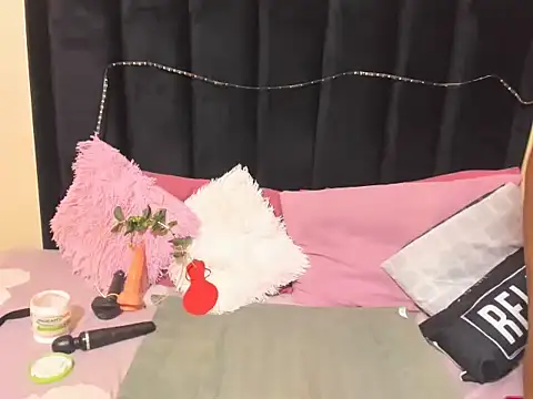 AmazingDarkDoll online show from February 14, 11:18 am