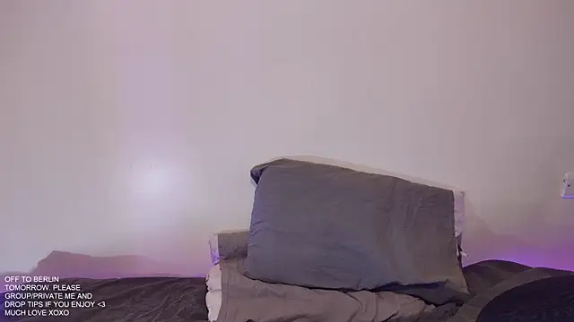 TSTaraBrookes online show from April 28, 5:40 pm