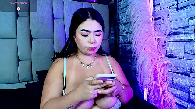 Snapshot of Samy_Grey01 chatting on May 30, 7:22 pm Samy Grey01 online show from May 30, 7:22 pm