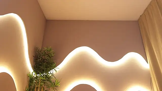 Emma and Issac online show from March 25, 8:42 am