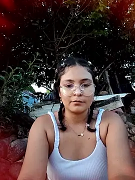 Snapshot of Lily-o chatting on October 10, 10:42 pm Lily-o online show from October 10, 10:42 pm