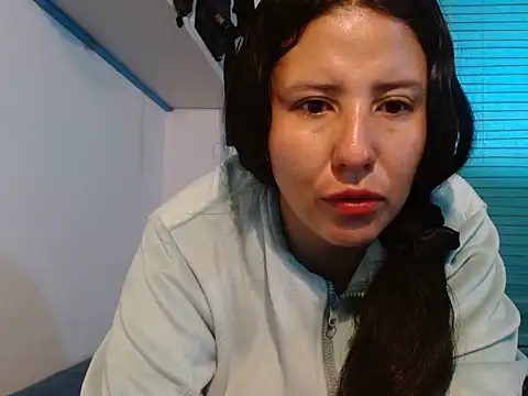 Snapshot of Arieeel_09 chatting on April 9, 6:02 am Arieeel 09 online show from April 9, 6:02 am