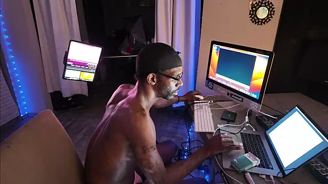 Triggerhappycj100 online show from March 22, 6:06 am