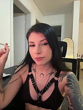 Snapshot of Privad_ravenna chatting on April 21, 3:35 am Privad ravenna online show from April 21, 3:35 am
