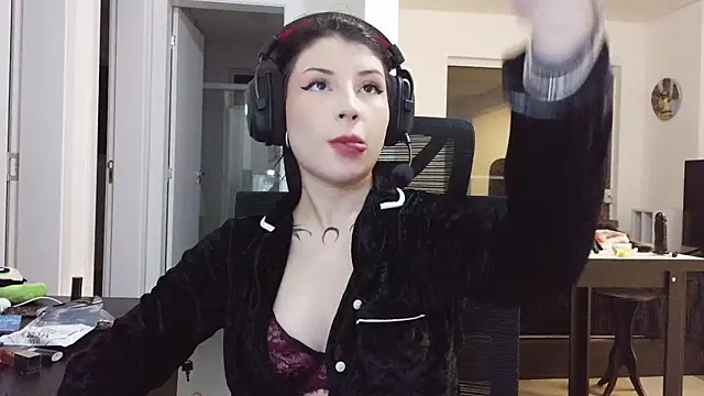 Snapshot of Privad_ravenna chatting on May 26, 9:55 pm Privad ravenna online show from May 26, 9:55 pm
