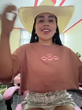 Snapshot of laure_torres chatting on May 5, 12:24 pm laure torres online show from May 5, 12:24 pm