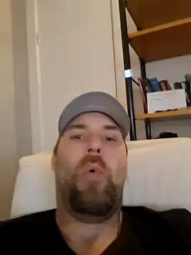 Snapshot of Bamse28 chatting on May 3, 6:08 am Bamse28 online show from May 3, 6:08 am