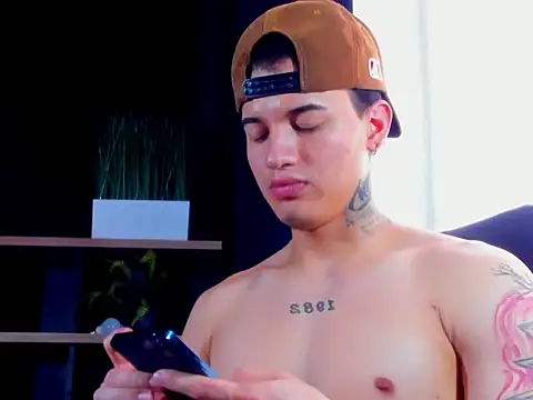 Snapshot of rocoo_santos chatting on April 24, 7:16 pm rocoo santos online show from April 24, 7:16 pm