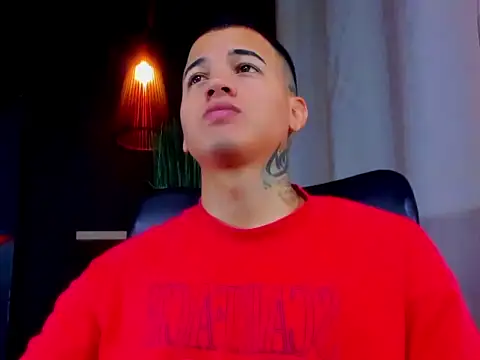 Snapshot of rocoo_santos chatting on April 28, 6:13 pm rocoo santos online show from April 28, 6:13 pm