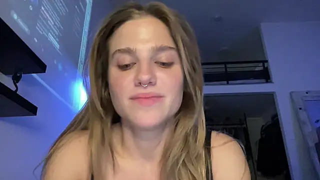 Snapshot of sweetceeme chatting on February 15, 10:47 am sweetceeme online show from February 15, 10:47 am