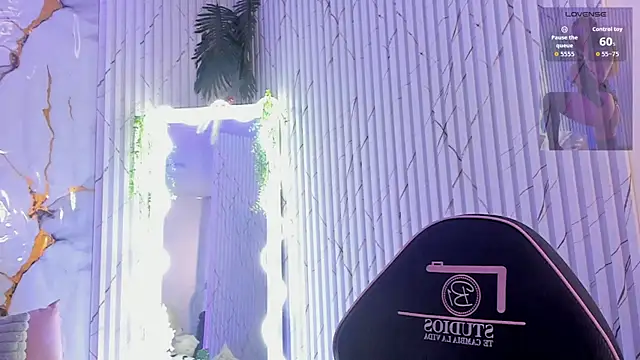 Naomy tay1 online show from April 18, 2:59 am