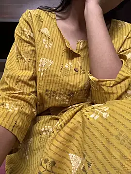 modelnishu online show from February 6, 2:31 pm