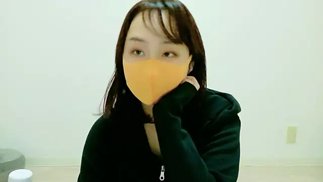 Snapshot of RenaFcup chatting on April 17, 11:57 am RenaFcup online show from April 17, 11:57 am