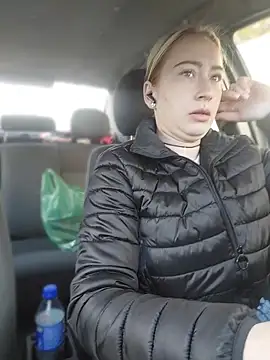 Reina Cummings online show from April 16, 5:19 am