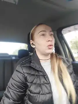 Reina Cummings online show from April 17, 5:10 am