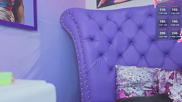 Snapshot of megann__up chatting on June 4, 8:04 pm megann up online show from June 4, 8:04 pm